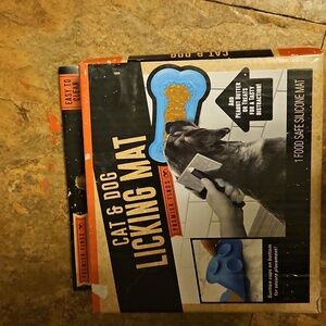 Cat & Dog Licking Mat with Suction Cups, Easy To Clean